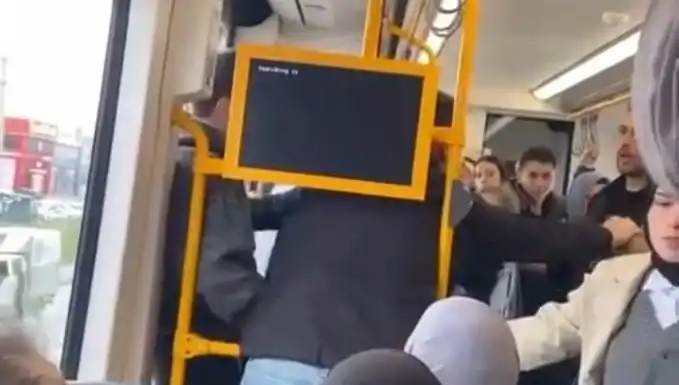 : İstanbulluların Yüreğini Ağzına Getiren Metro Kavgası: Tekme Tokat Savaşında Neler Oldu?
