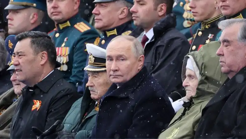 Rus Ordusunun Büyüme Hamlesi: Putin'in Çarpıcı Yeni Stratejisi