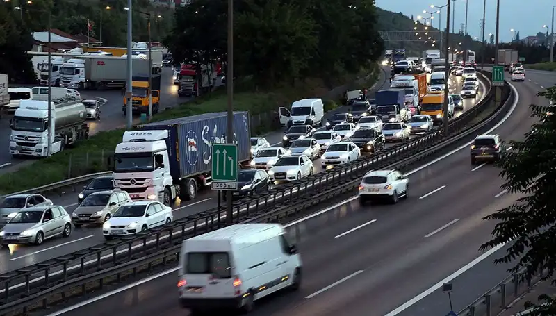 Bayram Öncesi Yoğun Trafik İçin Alınacak Önemli Önlemler ve Yasaklar