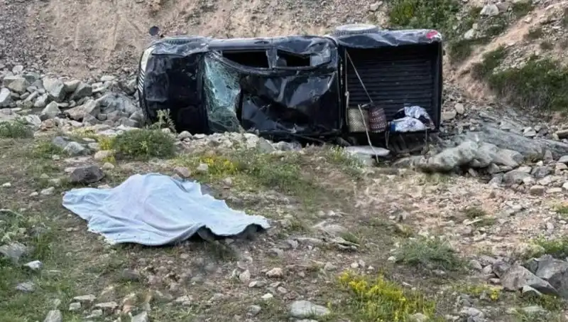 Gümüşhane'de Feci Kaza: 1 Kişi Hayatını Kaybetti, 5 Yaralı