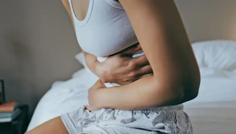 22 Yaşında Bağırsak Kanseri Teşhisi: Aylarca Göz Ardı Edilen Belirti