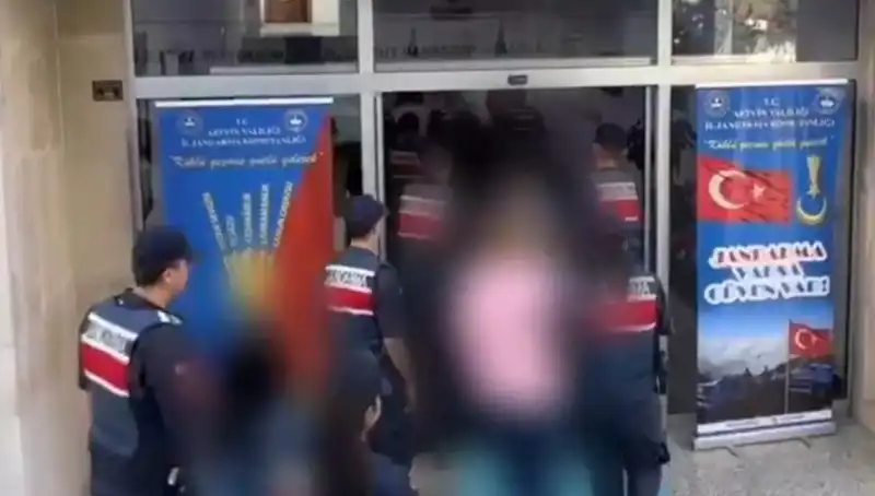 Türkiye Genelinde FETÖ Operasyonları: 30 İl ve 65 Tutuklama