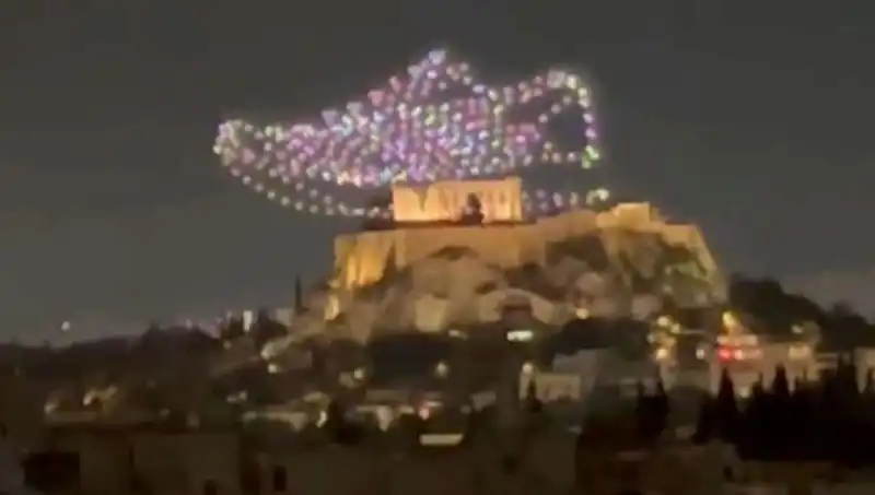 Akropolis Üzerinde Drone ile Reklam Yapanlara Soruşturma Başlatıldı
