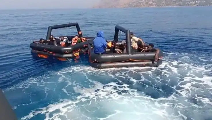 Ayvacık'ta 19 Kaçak Göçmenin Dramı: Kurtarılma Anları
