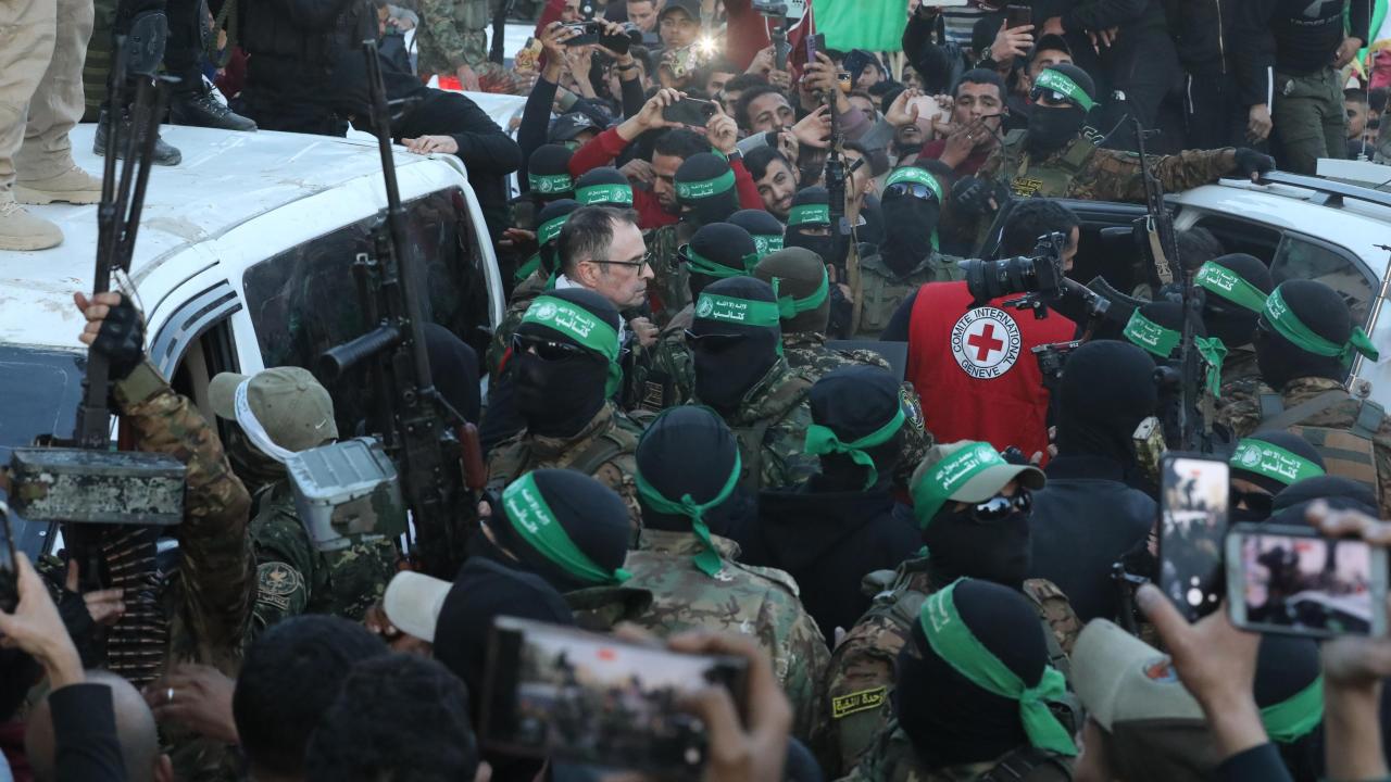 Hamas, Kızılhaç'a 3 İsrailli Kadın Esiri Teslim Etti