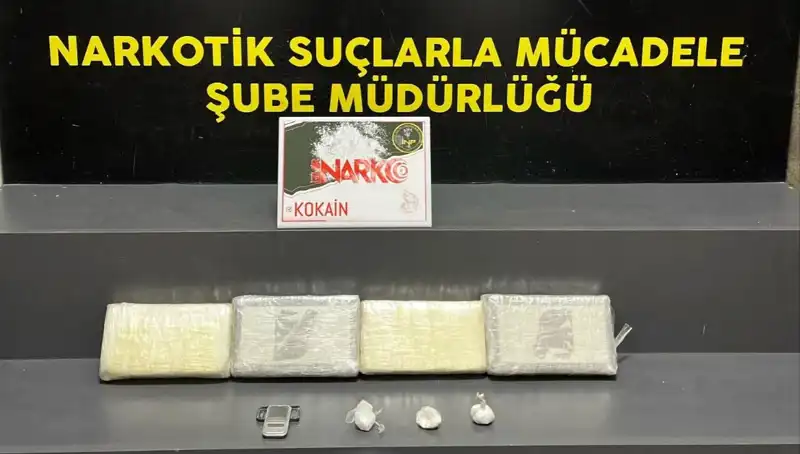 İzmir'de Uyuşturucu Operasyonu: Çözülen Ağın Detayları ve Gözaltılar