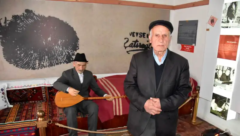 Aşık Veysel’in Hayatı: Körlükten Gelen Duygu ve Hikayesi