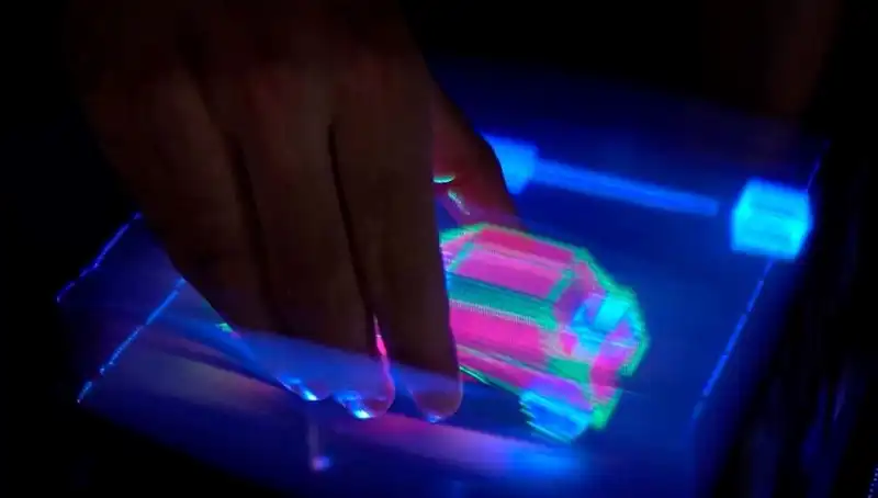 Dünyanın İlk Etkileşimli 3D Hologramı Geliyor: Geleceğin Teknolojisiyle Tanışın