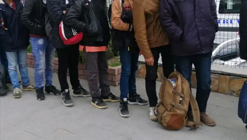 Edirne'de Düzensiz Göçmen Operasyonu: 10 Kişi Yakalandı!