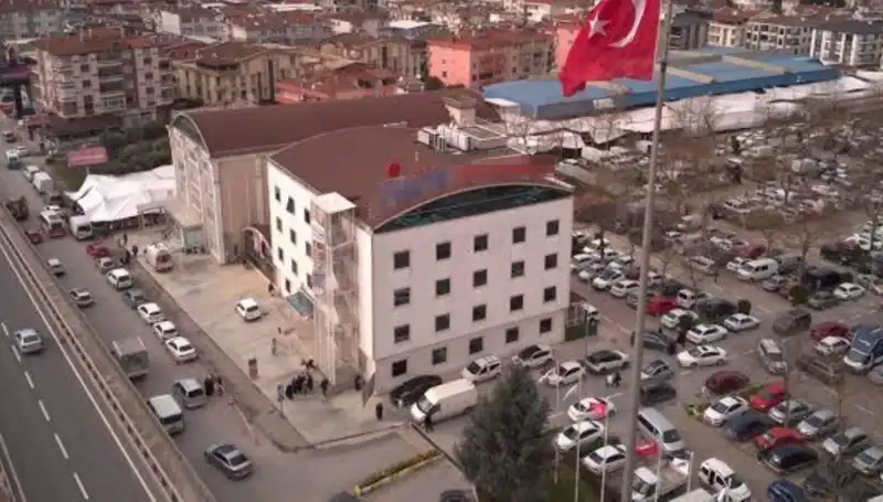 Olağanüstü Deprem Önlemi: Özel Hastanede Şok İddia ve Perde Betonları Kestiler!