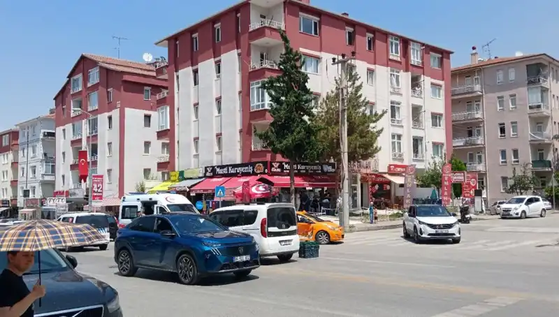 Taksi ile Otomobil Çarpıştı: Kaza Anı Kamerada!
