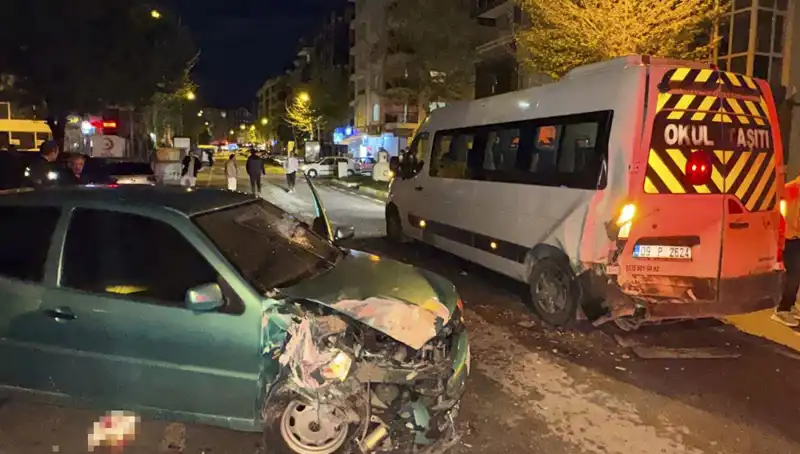Otomobil Servis Minibüsüne Çarptı: Büyüyen Kazanın Ardındaki Korkunç Gerçekler
