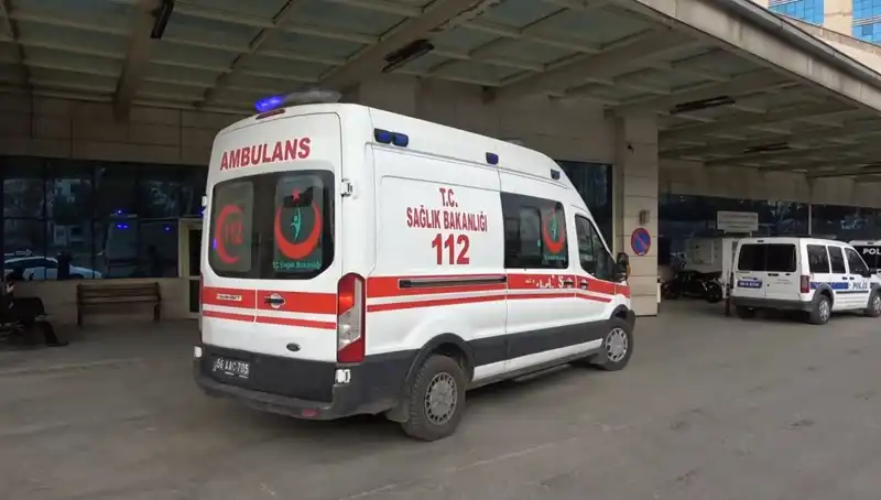 Bir Kadın, Birlikte Yaşadığı Adamı Bıçaklayarak Hayatta Kalma Mücadelesi Verdi