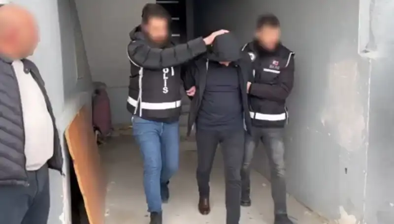 Dört İlde Uyuşturucu Çetelerine Dev Operasyon: Silahlar ve El Bombaları Ele Geçirildi