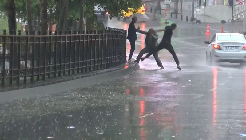 İstanbul ve İzmir'e Düşmeyen Turuncu Alarm: Meteoroloji'den Kritik Uyarı!