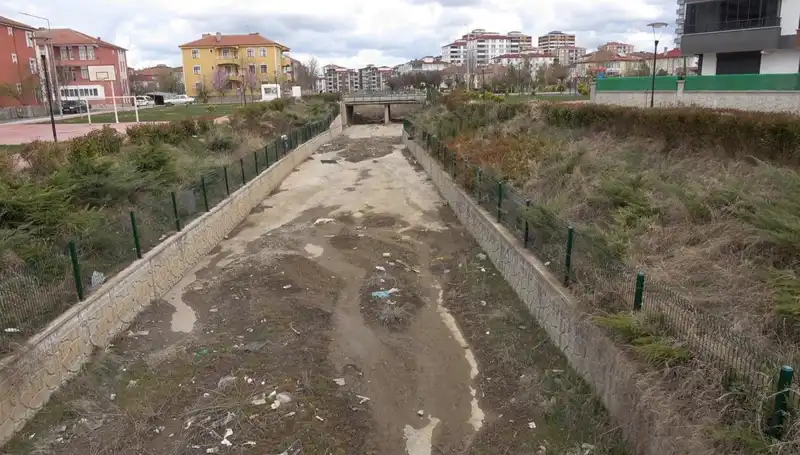 Kuraklık Tehdidi: Coşkulu Nehirler Susuzluğa Dönüşüyor!