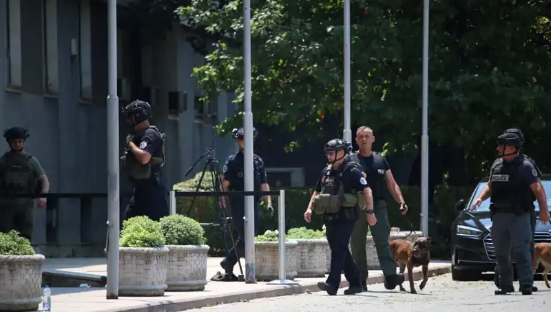 Kosova Meclisi'ne Yapılan Bomba İhbarı: Tüm Gözler Üzerinde
