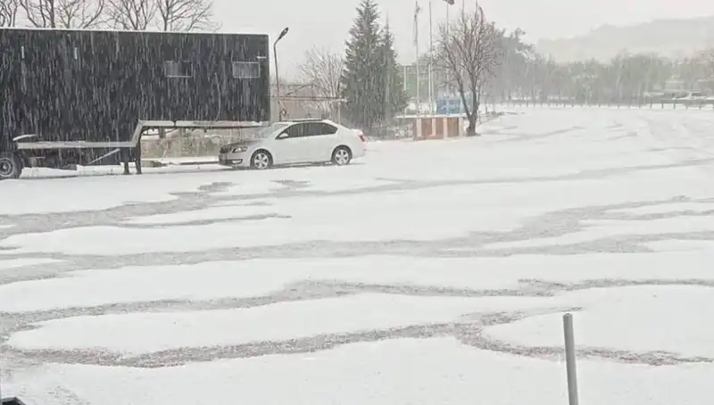 Tekirdağ'ı Beyaza Bürüyen Ceviz Büyüklüğündeki Dolu Alarm Verdi!
