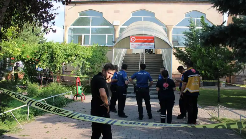 Husumetliyle İlgili Şok Edici Olay: Namazdaki Adamın Sonu