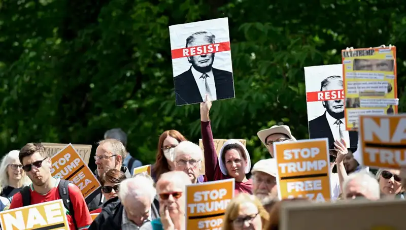 Trump’ın İskoçya Ziyareti: Golf Oynarken Karşılaştığı Protestolar