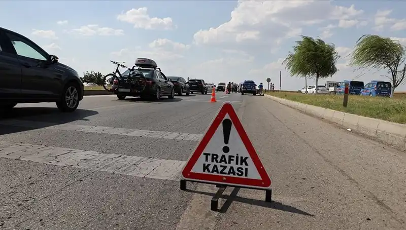 Adana'da Feci Kaza: Kamyon ve Otomobil Çarpıştı, Can Kayıplarının Ardından Tedirginlik