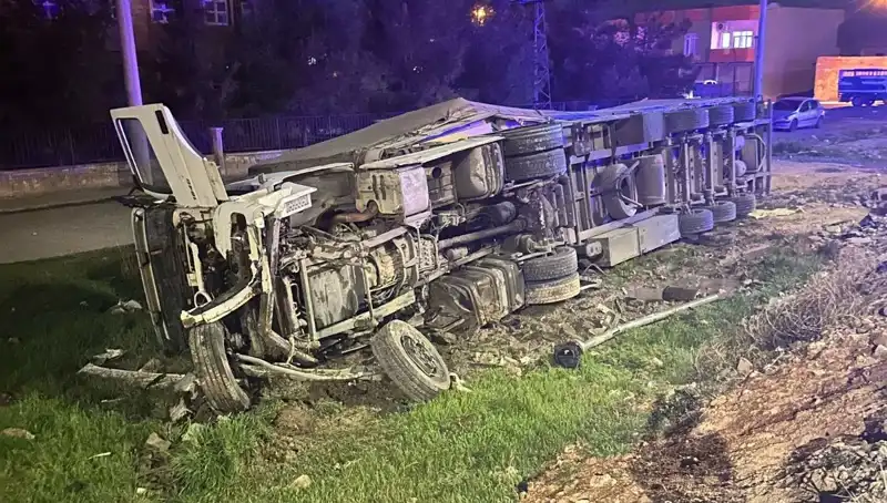 TIR Devrildi: Altı Kişi Yaralandı, Kaza Anı Korku Dolu Anlar Yarattı