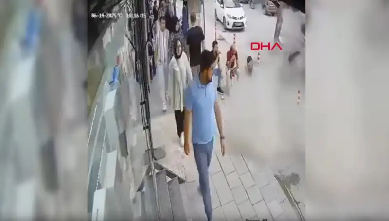 TIR Patlağında Hızla Gelişen Olaylar: Vatandaşlar Yerinden Zıpladı