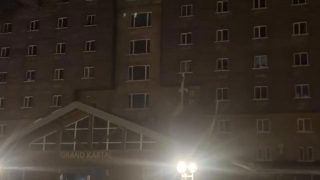 Otel Yangınında Çaresiz Turistler