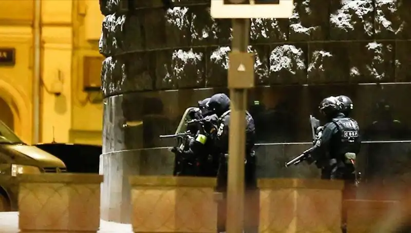 Rusya'da Gece Yarısı Dehşeti: Çatıdan Rastgele Ateş Açan Saldırı