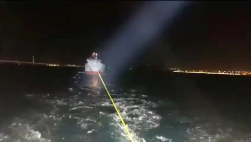 Çanakkale Boğazı'nda Gemide Yaşanan Arıza, Seferleri Olumsuz Etkiledi