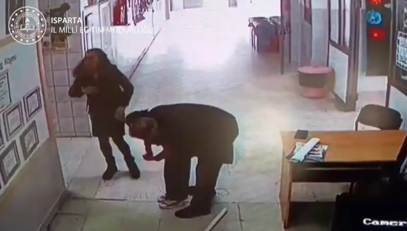 Öğretmenin Cesareti: Heimlich Manevrası ile Hayat Kurtarma Hikayesi