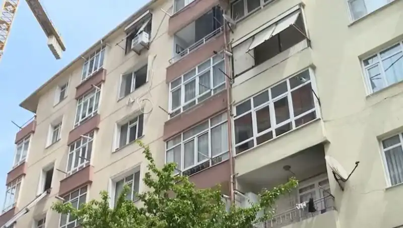 İstanbul'da Kolonları Patlayan Site Yıkım Tehlikesiyle Karşı Karşıya