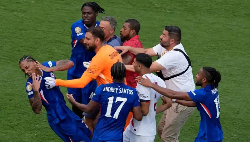 Dev Finalin Ardından Şoke Eden Olay: Teknik Direktör Futbolcuya Yumruk Attı!