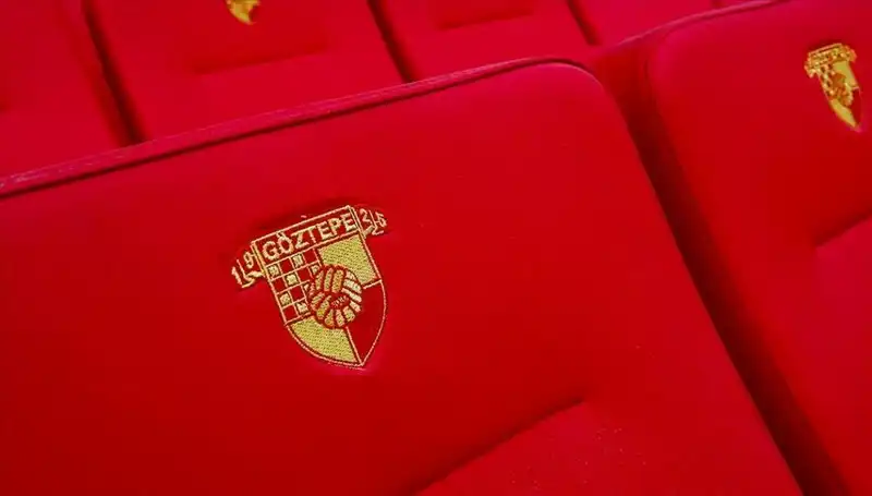 Göztepe, Genç Yıldız Junior Olaitan'la Sözleşme İmzaladı!