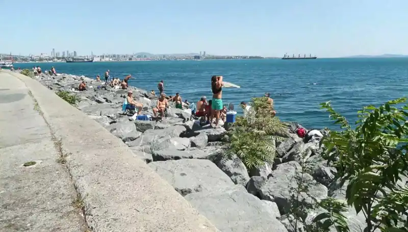 İstanbul'da Sıcak Havalar Geri Döndü: Sahil Keyfi Başladı