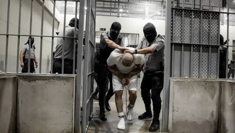 Trump’ın Meydan Okuması: El Salvador'daki Göçmen Krizi Cehennemi Ortaya Çıkarıyor!