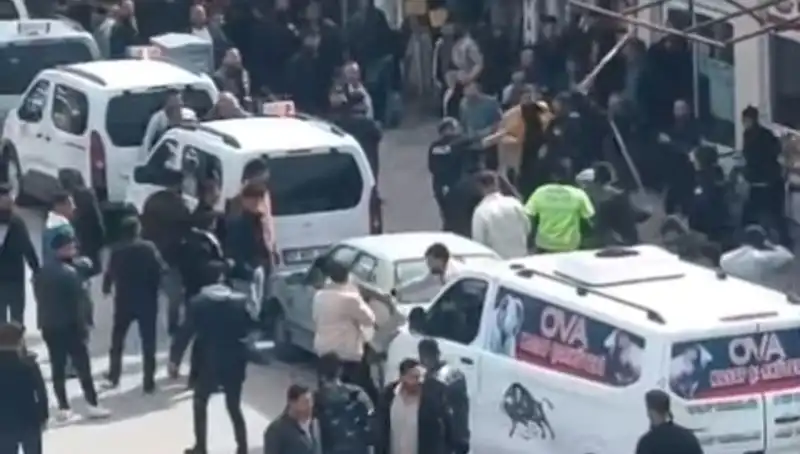 Erciş'te Taşlı Sopalı Kavga: Gerilimin Ardındaki Nedenler ve Gözaltılar