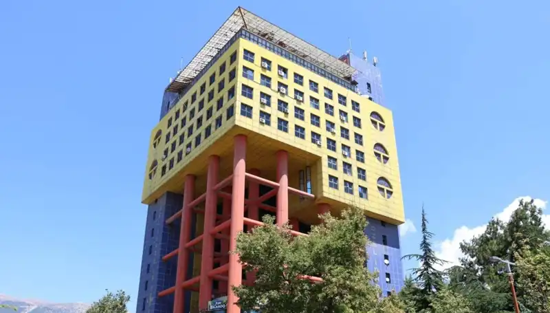 Dünyanın En Saçma Binasından Yeni Bir Projeye: Yapım Süreci Başladı!