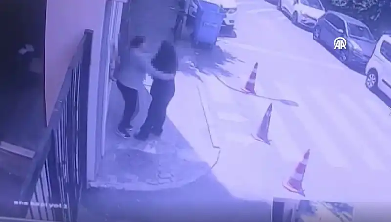 İstanbul'da Lise Tuvaletinde Dehşet: Öğrenci Korkunç Bir Olayla Karşılaştı