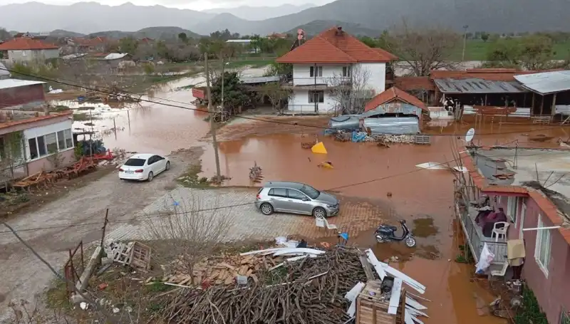 Burdur'da Yağışlar Can Aldı: Evler ve Ahırlar Sular Altında Kaldı