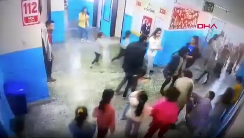 Okulda Bayılan Öğrenciyi Müdür Yardımcısı Hayata Döndürdü!