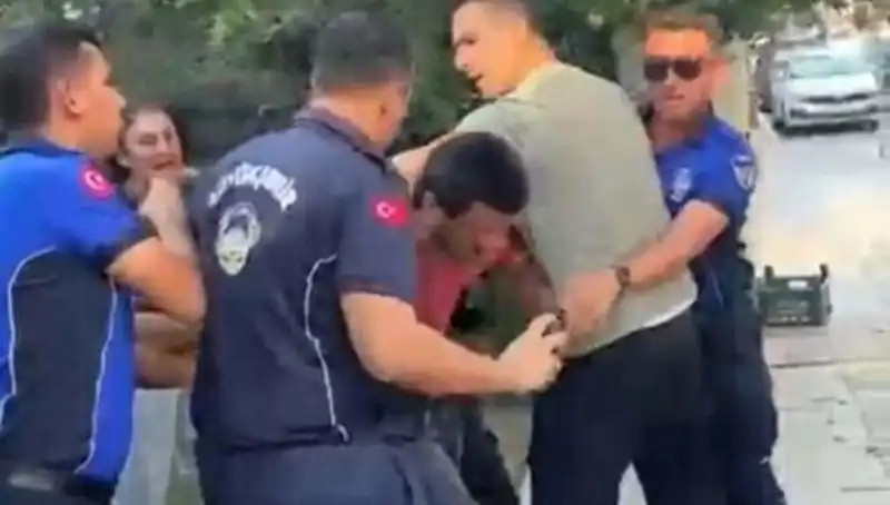 Seyyar Satıcıya Sokakta Zabıta Tarafından Yapılan Saldırı Olayı Patlak Verdi
