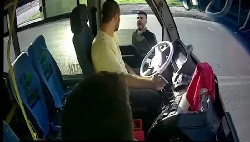 Antalya'da Otobüs Şoförünü Bıçaklayan Kişi Yakalandı: Suçun Ardındaki Gerçekler