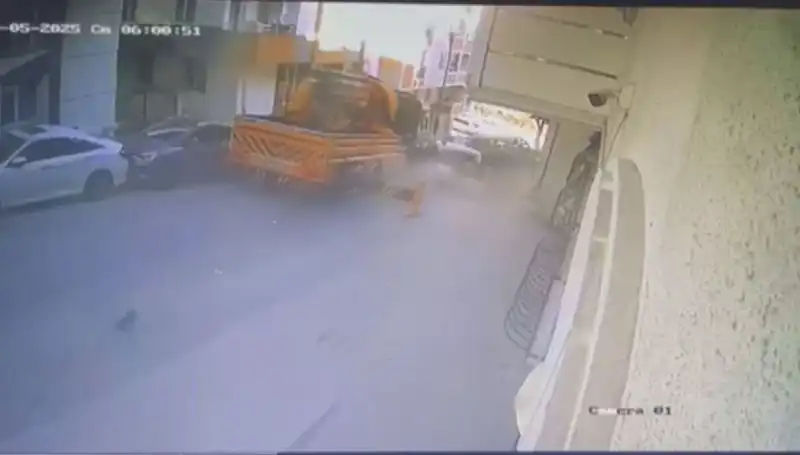 Kontrolden Çıkan Vinç, 23 Araca Çarparak Kaosa Neden Oldu