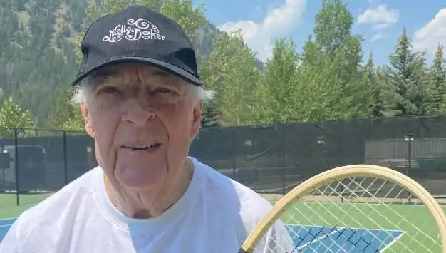 Avustralyalı Tenis Efsanesi Fred Stolle 86 Yaşında Hayatını Kaybetti: Anıları ve Mirası