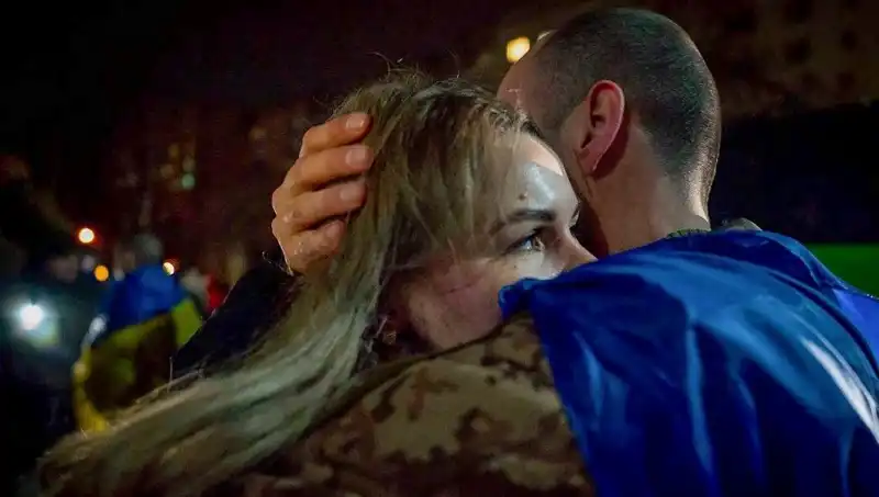 Ukrayna ve Rusya Arasında Tarihi Savaş Esiri Takası Gerçekleşti