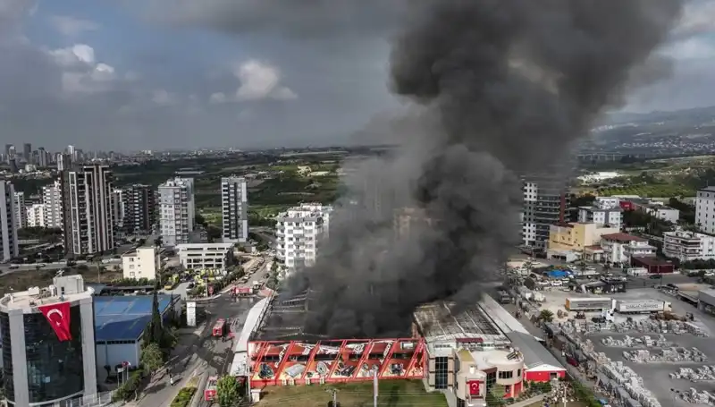 Mersin’deki Fabrika Yangınına TOMA ile Müdahale: Neler Oldu?