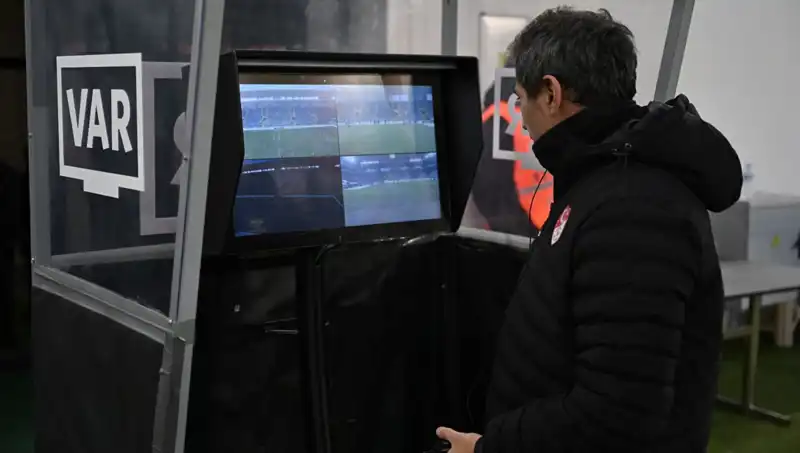Beşiktaş'ın Gaziantep FK Karşılaşmasında Alman VAR Hakemi Heyecanı